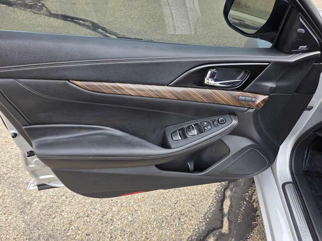 Used 2017 Nissan Maxima Platinum FWD image 13
