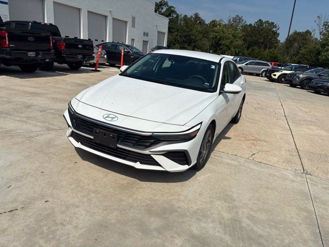 Used 2024 Hyundai Elantra SEL FWD image 8