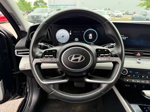 Used 2024 Hyundai Elantra Limited FWD image 17