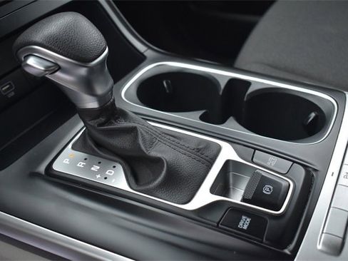 Certified 2023 Kia Carnival LX image 22