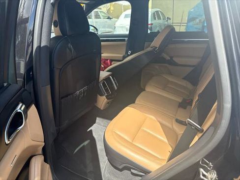 Used 2016 Porsche Cayenne S AWD/4WD image 6