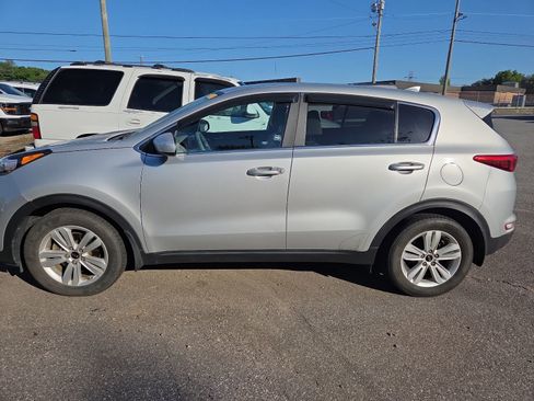 Used 2019 Kia Sportage LX FWD image 4