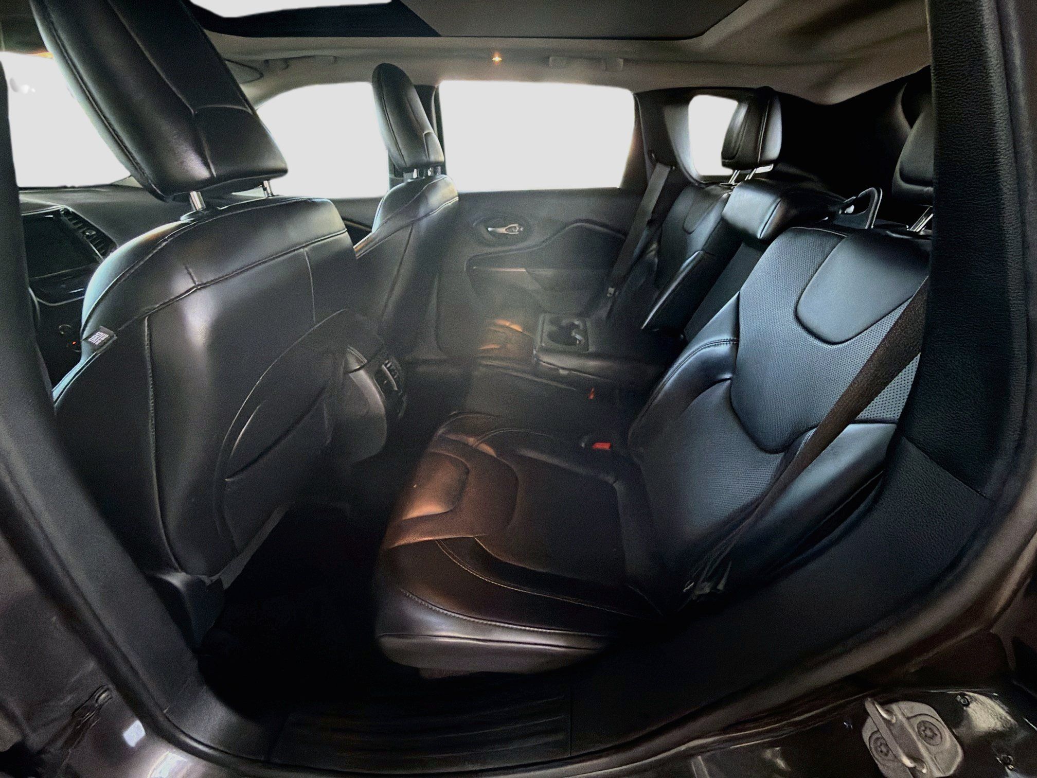 Used 2019 Jeep Cherokee Limited AWD/4WD image 29