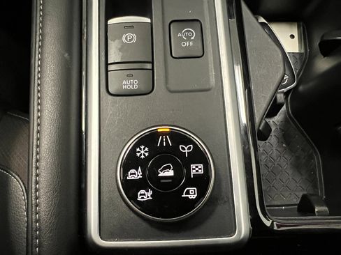 Used 2025 Nissan Pathfinder SL image 51