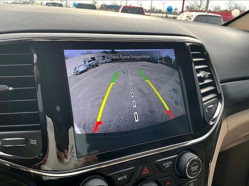 Used 2022 Jeep Grand Cherokee Laredo E image 22