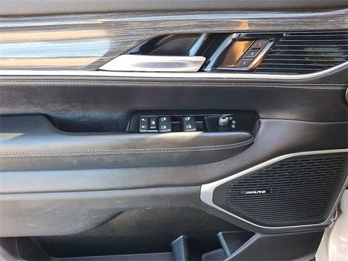 Used 2022 Jeep Wagoneer Series III w/ Flexible Seating Group image 13