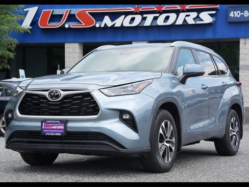 Used 2023 Toyota Highlander XLE FWD image 1