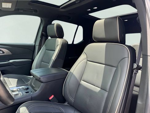 Used 2022 Chevrolet Traverse Premier w/ Redline Edition AWD/4WD image 11
