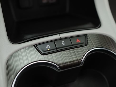 Used 2023 GMC Acadia SLT FWD image 17