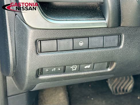 Used 2024 Nissan Rogue SV AWD/4WD image 10