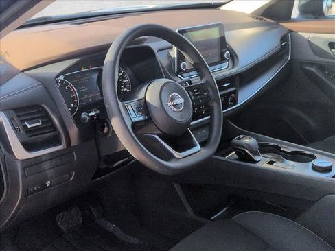 Used 2023 Nissan Rogue S image 10