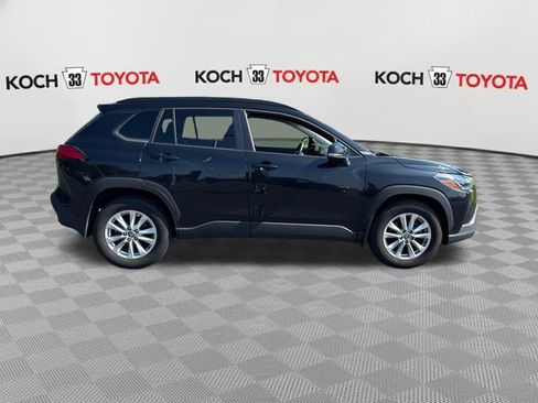 Used 2023 Toyota Corolla Cross LE FWD image 9