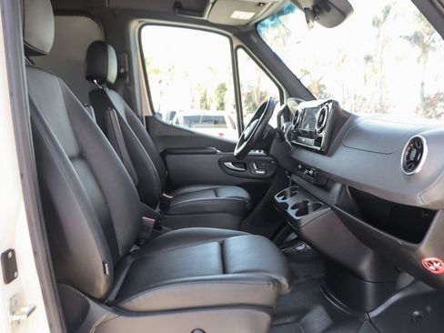 Used 2023 Mercedes-Benz Sprinter 2500 image 37