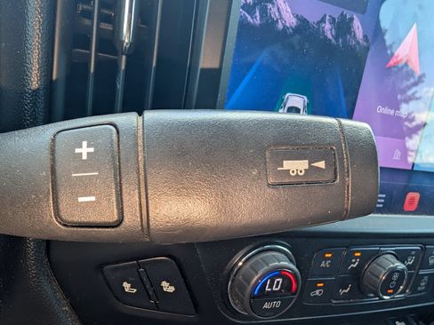 Used 2018 Chevrolet Silverado 1500 LT w/ LPO, Chrome Package RWD image 18