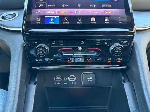 New 2025 Jeep Grand Cherokee L Limited image 37