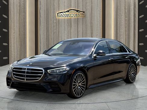 Used 2022 Mercedes-Benz S 580 4MATIC Sedan w/ AMG Line Package image 5