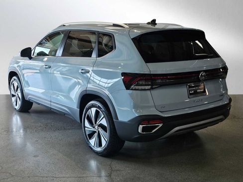 New 2025 Volkswagen Taos SE image 5