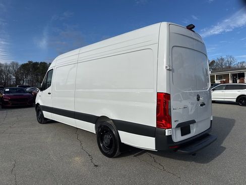Used 2024 Mercedes-Benz eSprinter 170 Cargo image 3