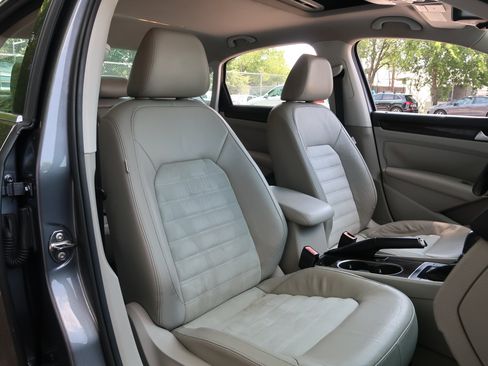 Used 2014 Volkswagen Passat TDI SEL Premium FWD image 12