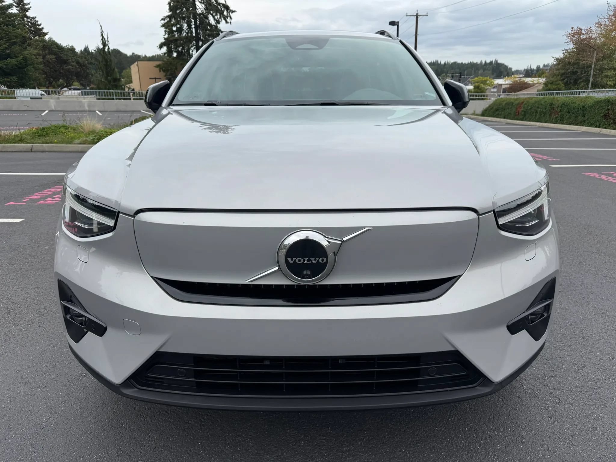 Used 2023 Volvo XC40 Recharge Ultimate w/ Protection Package Premier AWD/4WD image 3