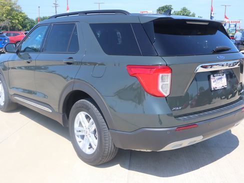 Used 2023 Ford Explorer XLT w/ Equipment Group 202A AWD/4WD image 7