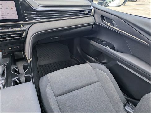 Used 2025 Toyota Camry LE FWD image 16