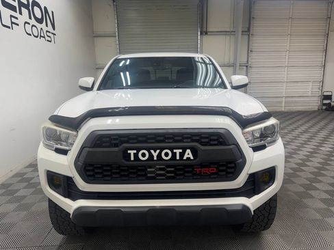 Used 2018 Toyota Tacoma TRD Off-Road w/ Technology Package AWD/4WD image 9