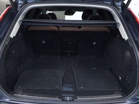 Used 2018 Volvo XC60 T6 Inscription w/ Convenience Package image 19