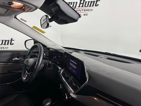 Used 2025 Chevrolet Trax ACTIV w/ Sunroof Package image 31