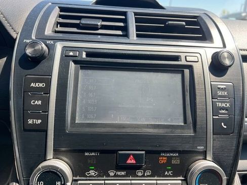 Used 2014 Toyota Camry SE w/ Moonroof Package image 18