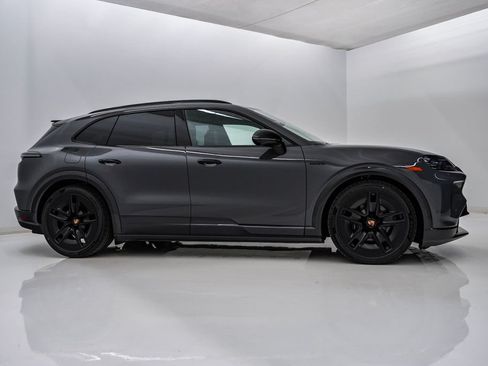 New 2026 Porsche Cayenne Electric AWD/4WD image 9