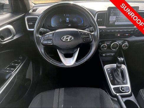 Used 2025 Hyundai Venue SEL FWD image 5