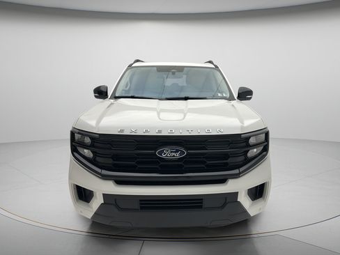 Used 2025 Ford Expedition Active AWD/4WD image 2