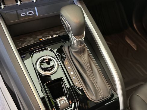 Used 2024 Chevrolet Colorado LT w/ LT Convenience Package III image 22