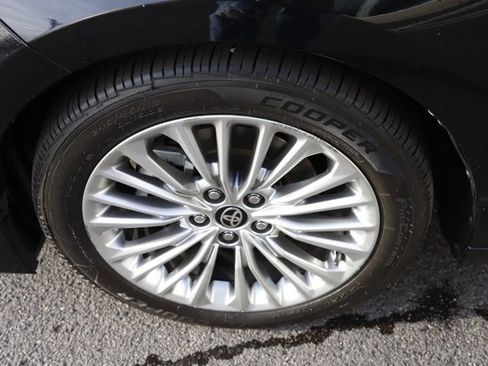 Used 2021 Toyota Avalon Limited image 8