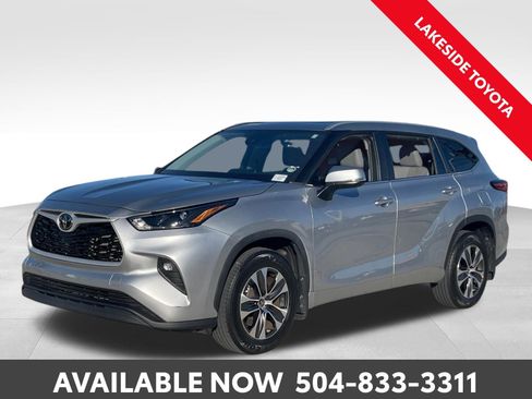 Used 2023 Toyota Highlander XLE image 1