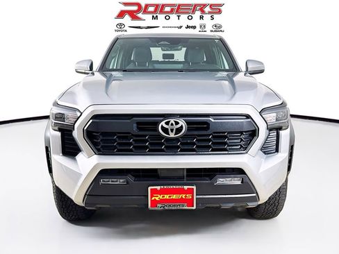 Used 2024 Toyota Tacoma TRD Off-Road image 2
