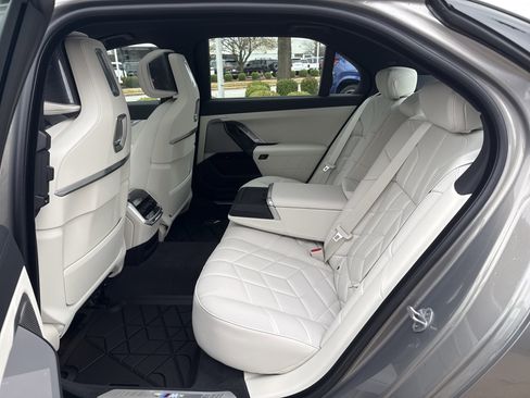 New 2026 BMW 750e xDrive image 11