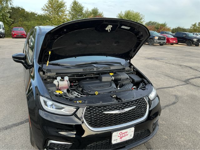 Used 2026 Chrysler Pacifica Select FWD image 11
