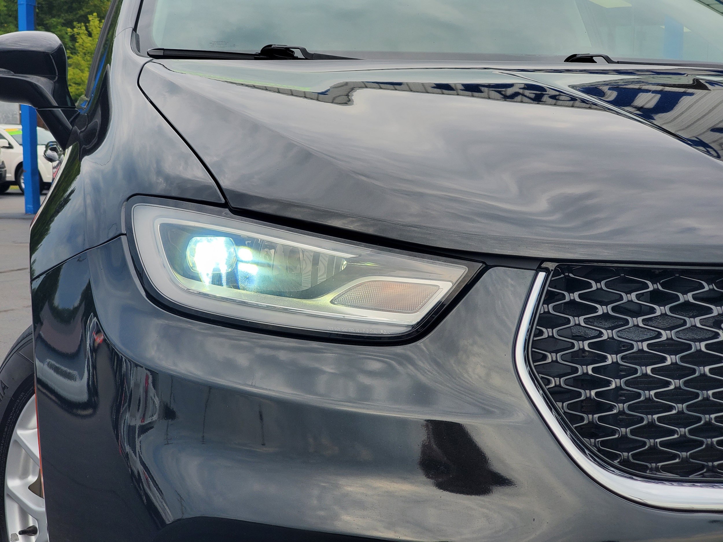 Used 2022 Chrysler Pacifica Touring-L FWD image 6