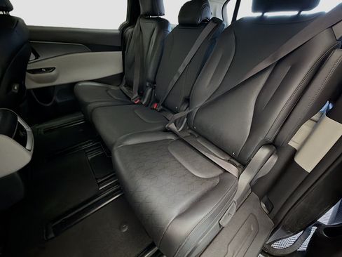 Used 2024 Kia Carnival LX FWD image 13