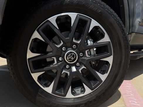 Used 2024 Toyota Tundra Limited AWD/4WD image 9