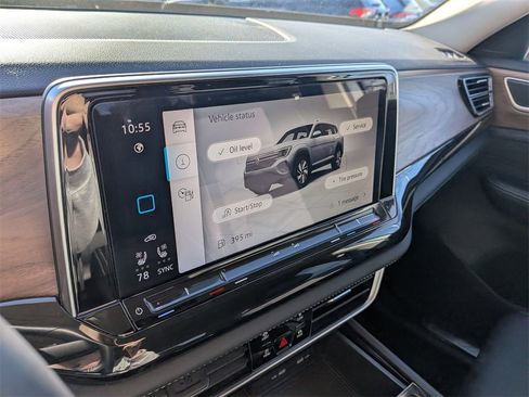 Used 2025 Volkswagen Atlas SE image 17