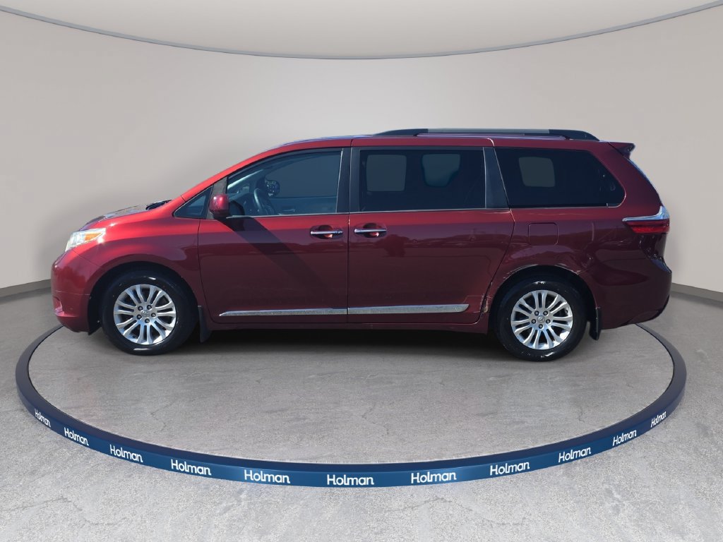 Used 2017 Toyota Sienna XLE Premium w/ Protection Package FWD image 9