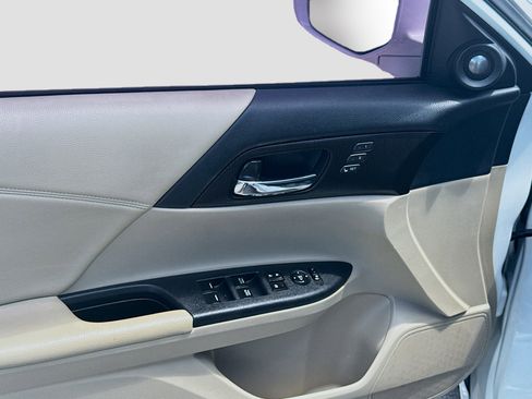 Used 2015 Honda Accord EX-L image 17