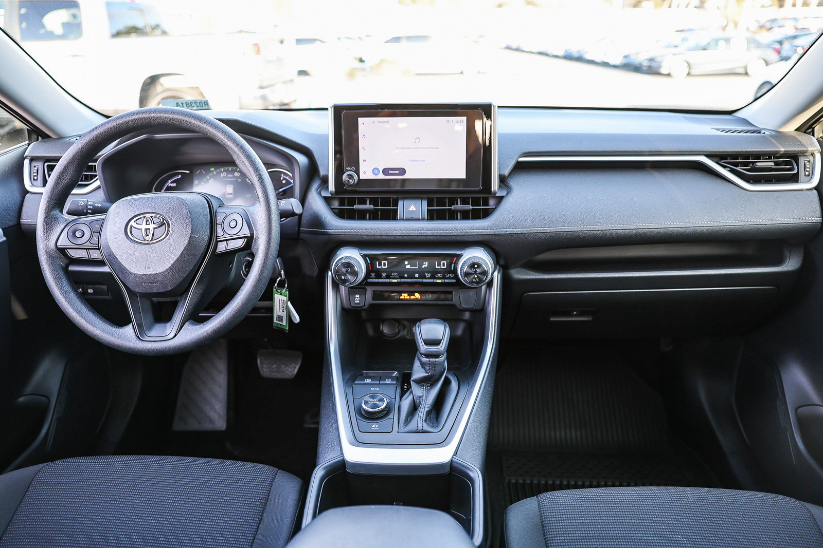 Used 2025 Toyota RAV4 LE AWD/4WD image 2