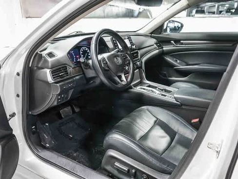 Used 2018 Honda Accord Touring image 18
