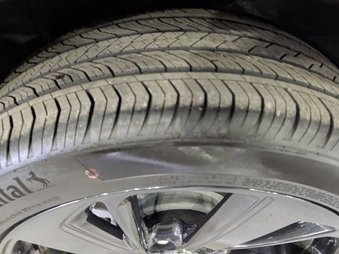 Certified 2025 Buick Envision Sport Touring image 11