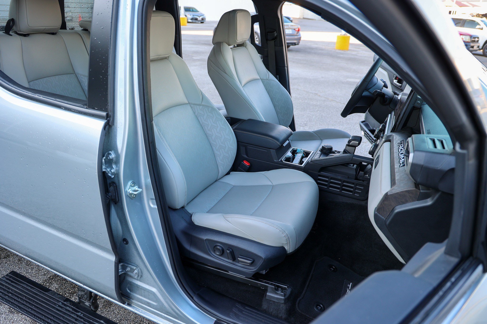 Used 2024 Toyota Tacoma Limited w/ Limited Package (LT) AWD/4WD image 45