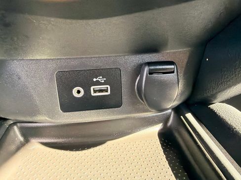 Used 2018 Nissan Rogue SV AWD/4WD image 23